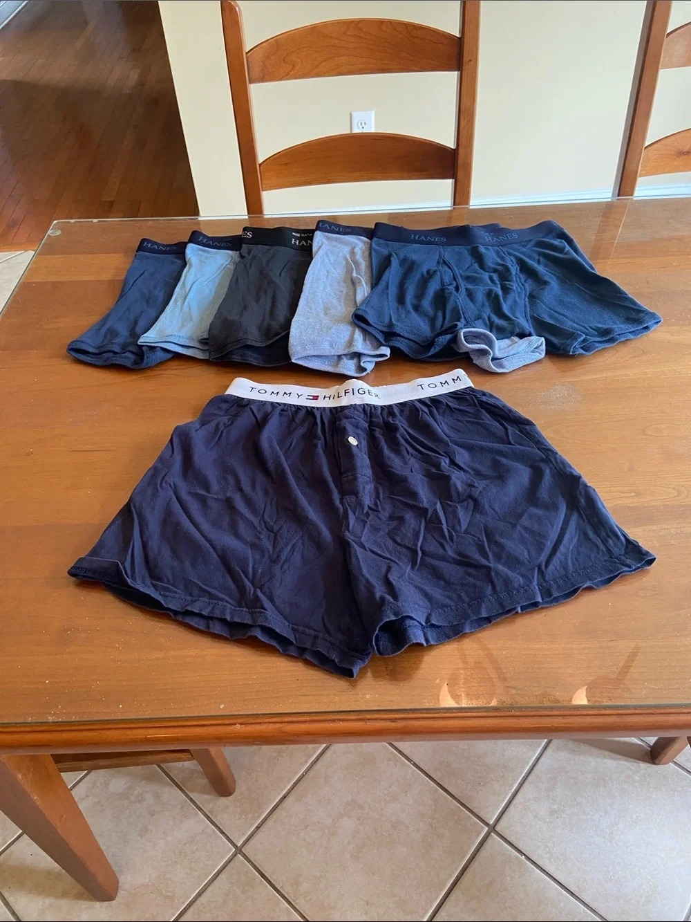 Hanes 5 Pairs of Size Small Young Men’s Cotton Briefs. 1 pair Tommy Hilfiger.